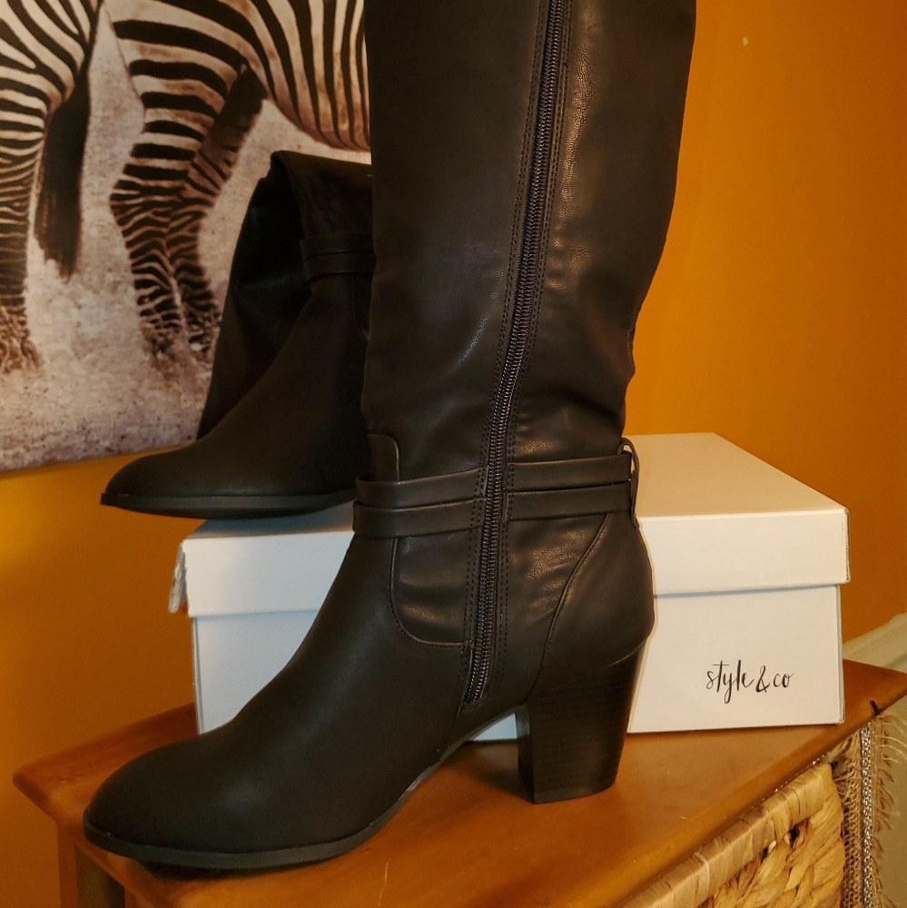 Boots - Picture 4 of 4